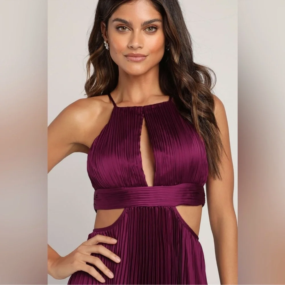 Minuet Plum satin pleated halter maxi dress size L 
( Maternity Optional ) - Picture 4 of 10